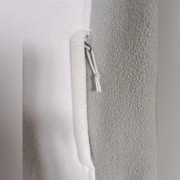 The North Face fleece Full zip Jacket- has side pockets with zippers! Small - Picture 8 of 10